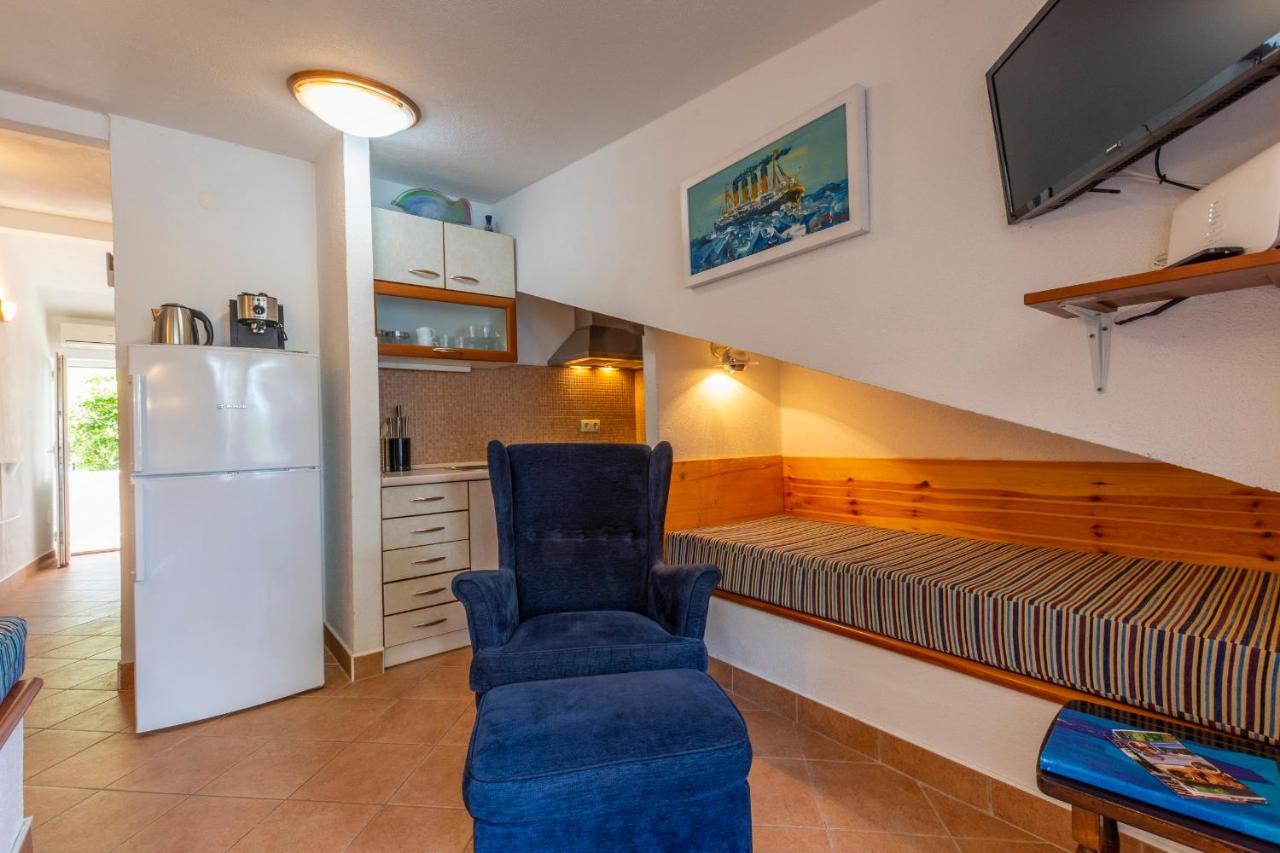 Janus Apartments Jelsa  Extérieur photo